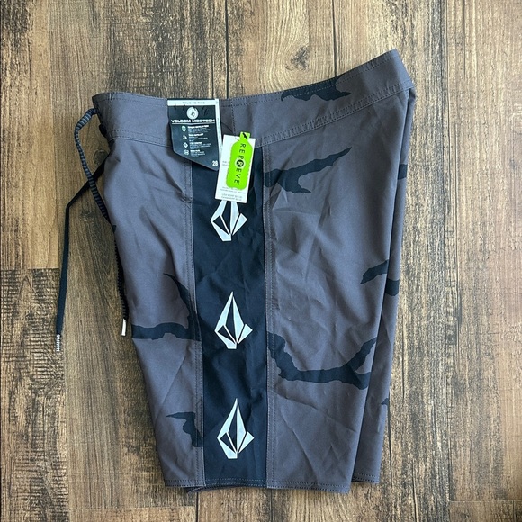 Volcom Men's Charcoal and Black Board Shorts - Picture 5 of 6
